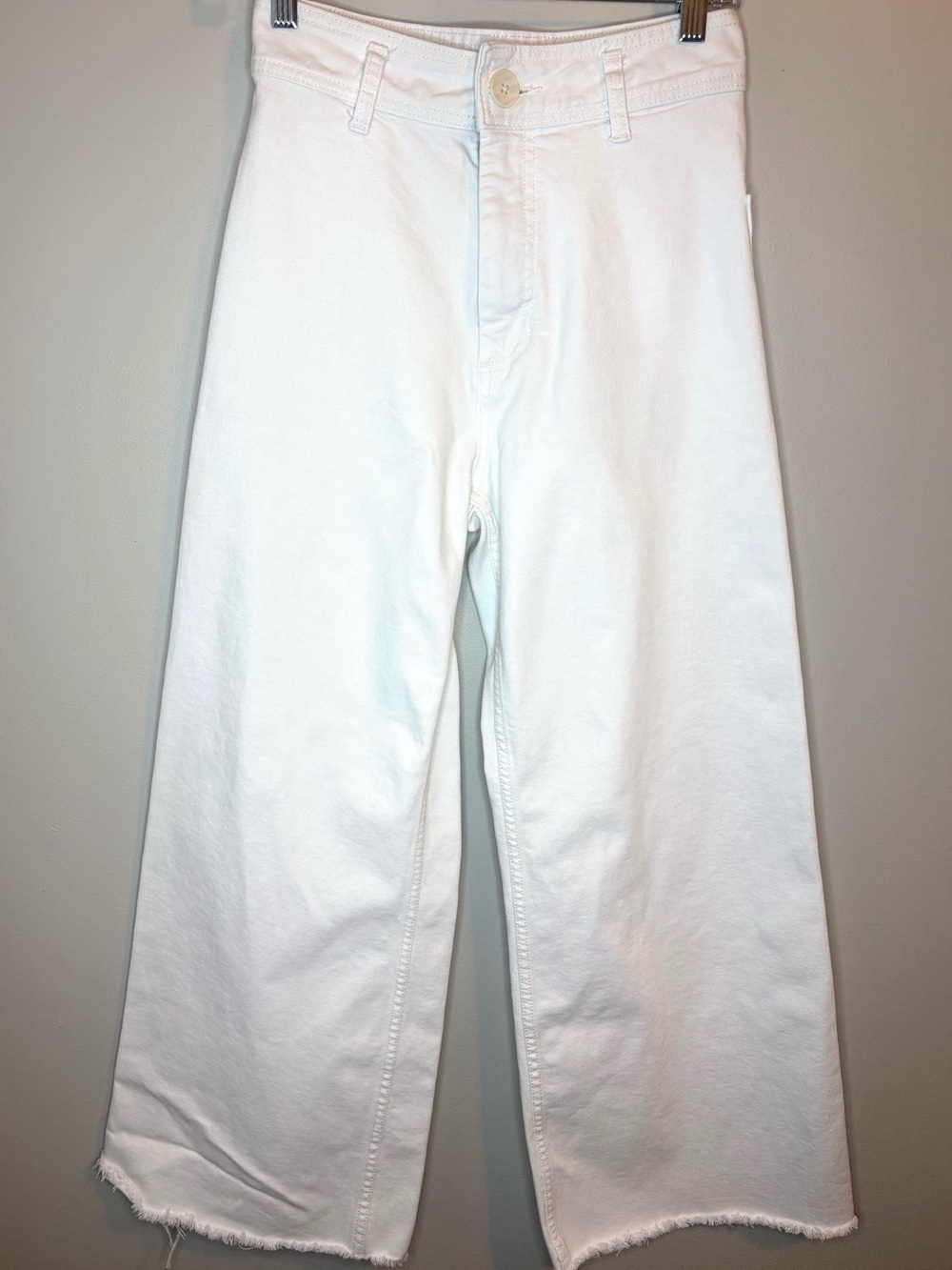 ZARA White High Rise Wide Leg Jeans Size 4 Raw Hem Cropped Denim